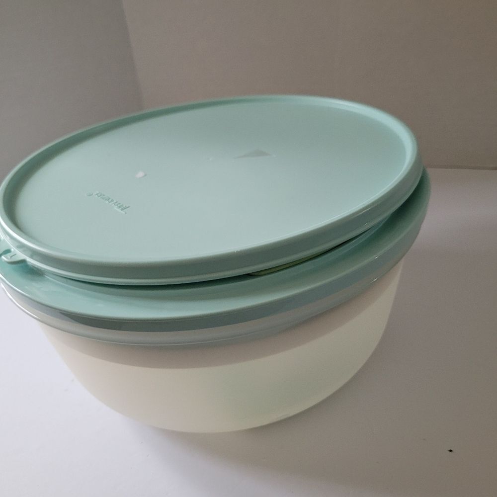 Tupperware New vintage kitchen Work unit with bowl/ lid #1832-7 Chop/cut Unused